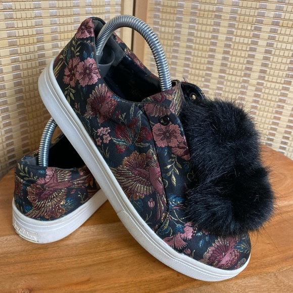 🔶 Sam Edelman Leya Puff Fashion Sneakers, Black Bird Print With Black Pom Pom - Picture 1 of 8